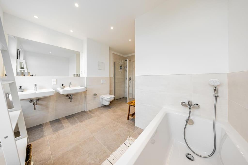 Stylisches Zentrales City-Apartment Mit 2 Balkonen Leipzig Eksteriør billede